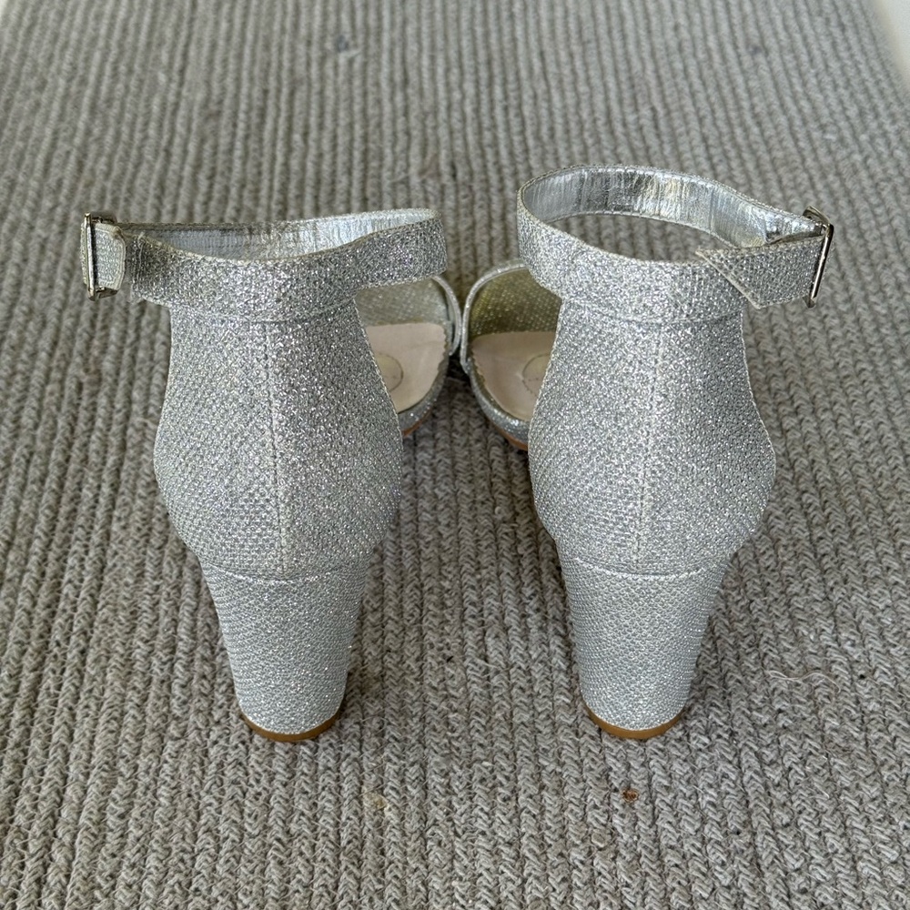 DB Studio Arya Silver Sparkle Block Heel Ankle Strap Dressy Heels Sandals 8.5 - Picture 6 of 15